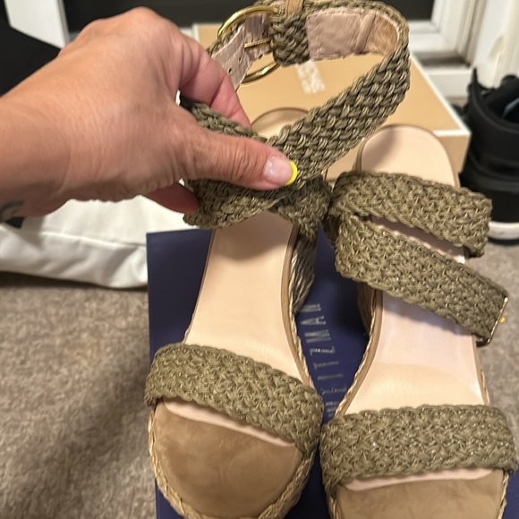 Stuart Weitzman - Picture 4 of 5